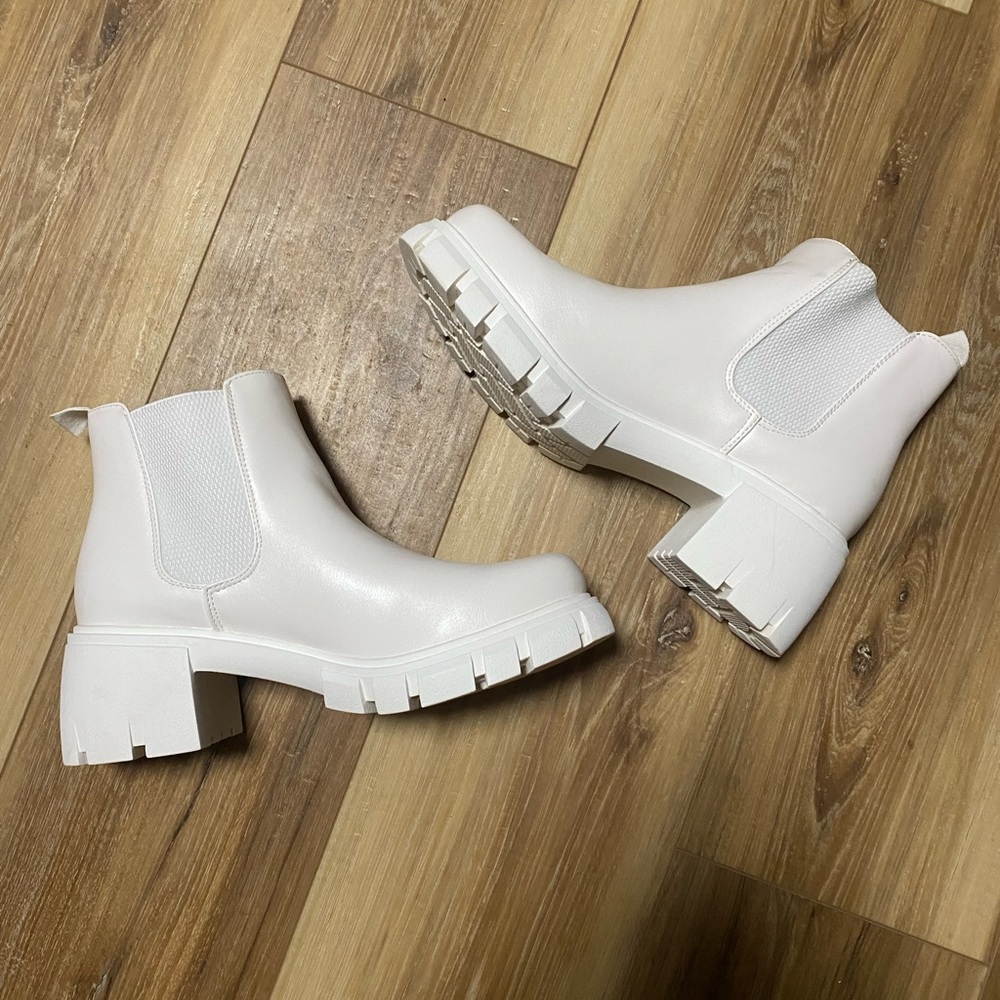 Soda Boots White Never Worn
